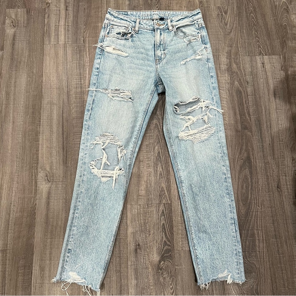 American Eagle strived distressed jeans